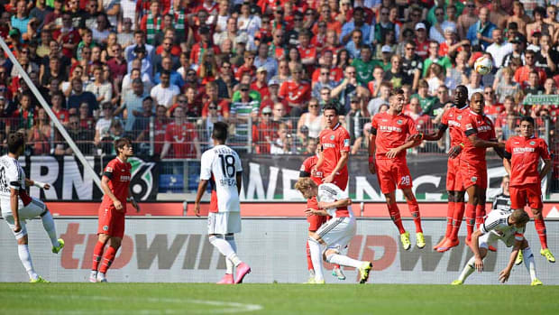 calhanoglu-bayer-leverkusen-free-kick.jpg